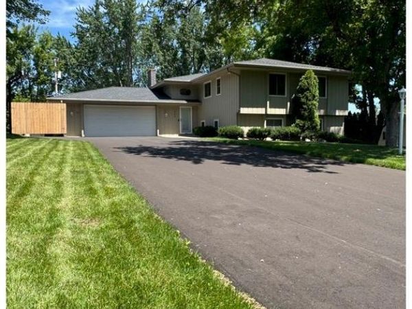 404 Highland Drive, Chanhassen, MN 55317