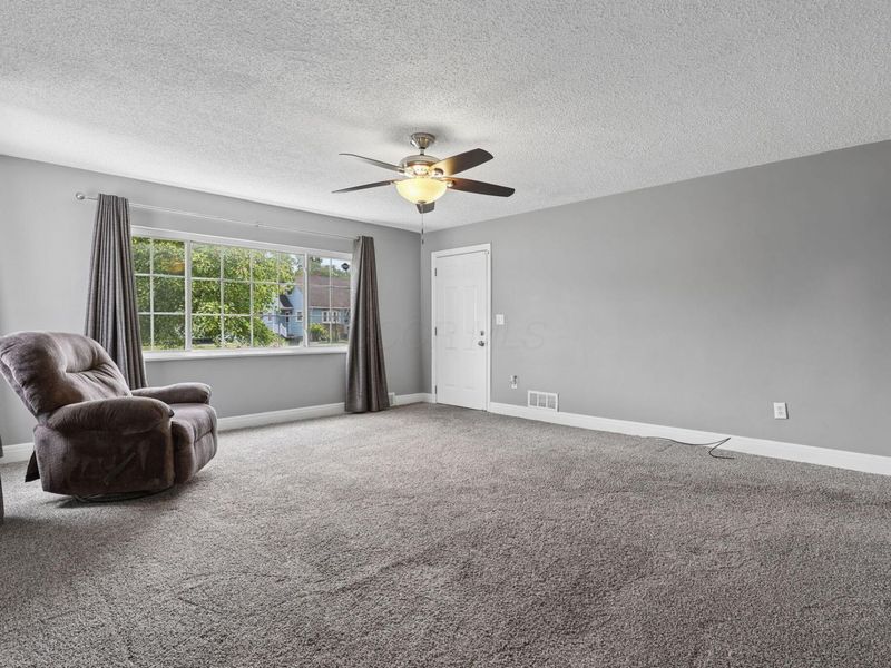 387 Maple Drive , Columbus, OH 43228 Photo 9