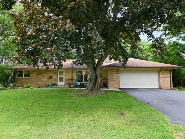 2400 W Apple Tree ROAD, Glendale, WI 53209