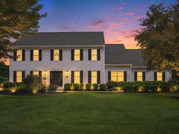 1836 Tallgrass CIRCLE, Waukesha, WI 53188