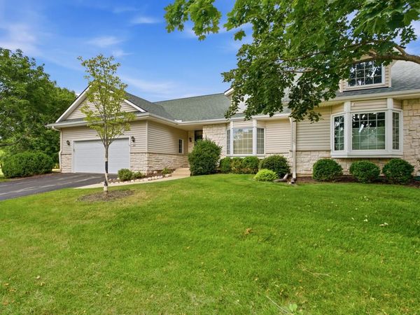 291 Cardinal LANE, Hartland, WI 53029