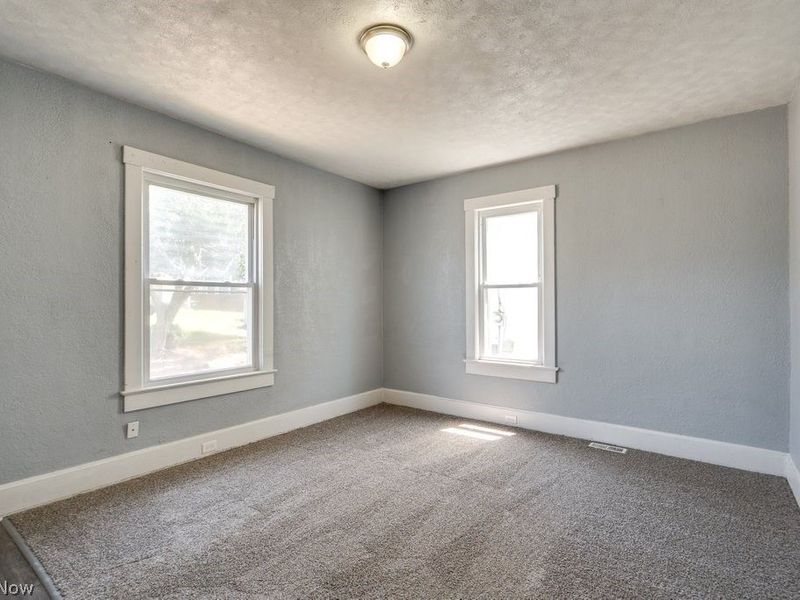 327 Schrock Place SW, Massillon, OH 44647 Photo 6