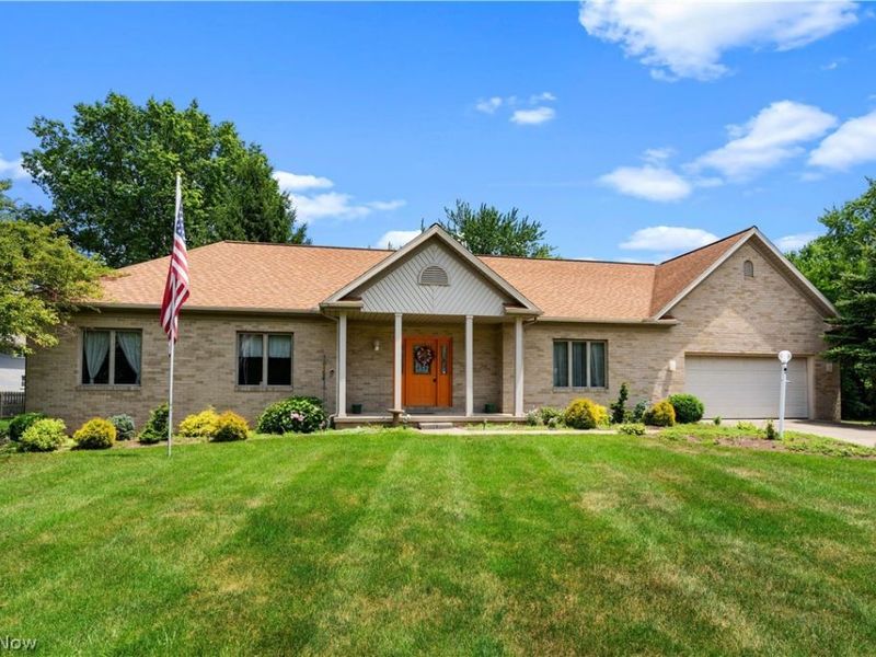 4524 Leawood Drive NE, Canton, OH 44714 Photo 2