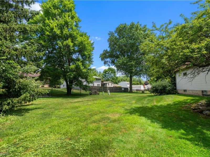 4524 Leawood Drive NE, Canton, OH 44714 Photo 3