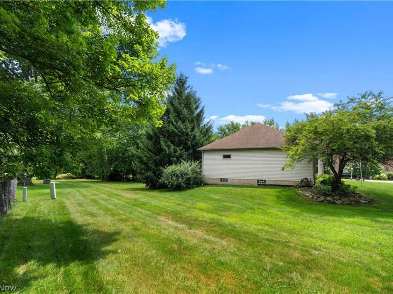 4524 Leawood Drive NE, Canton, OH 44714 Photo 4