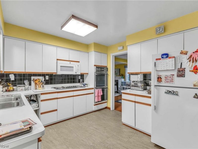 21757 Mastick Road, Fairview Park, OH 44126 Photo 10