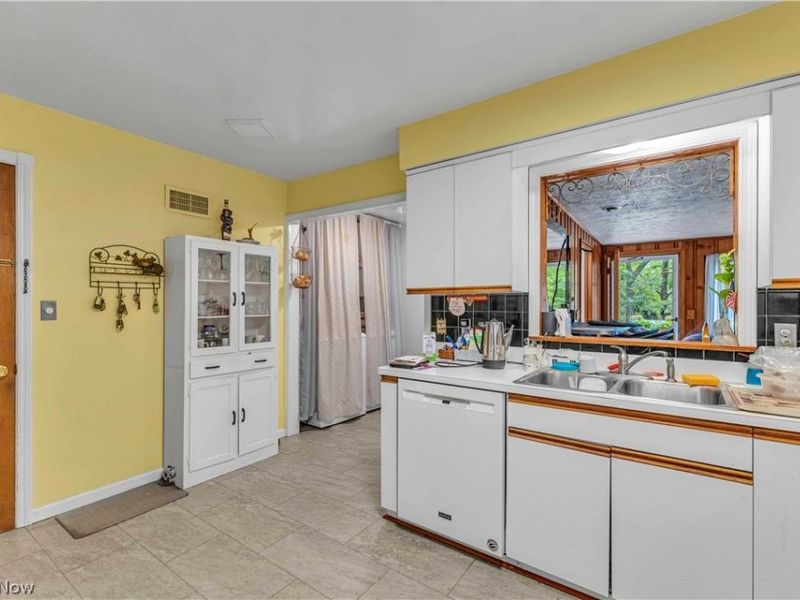 21757 Mastick Road, Fairview Park, OH 44126 Photo 9