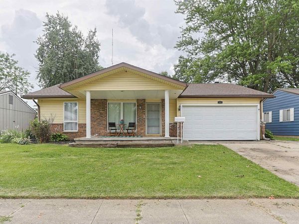 1982 Renfrew Drive, South Bend, IN 46614