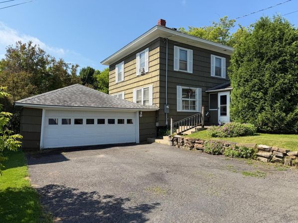10 York Street, Mars Hill, ME 04758