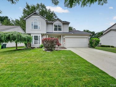 827 Westbrooke Drive, South Lyon, MI 48178