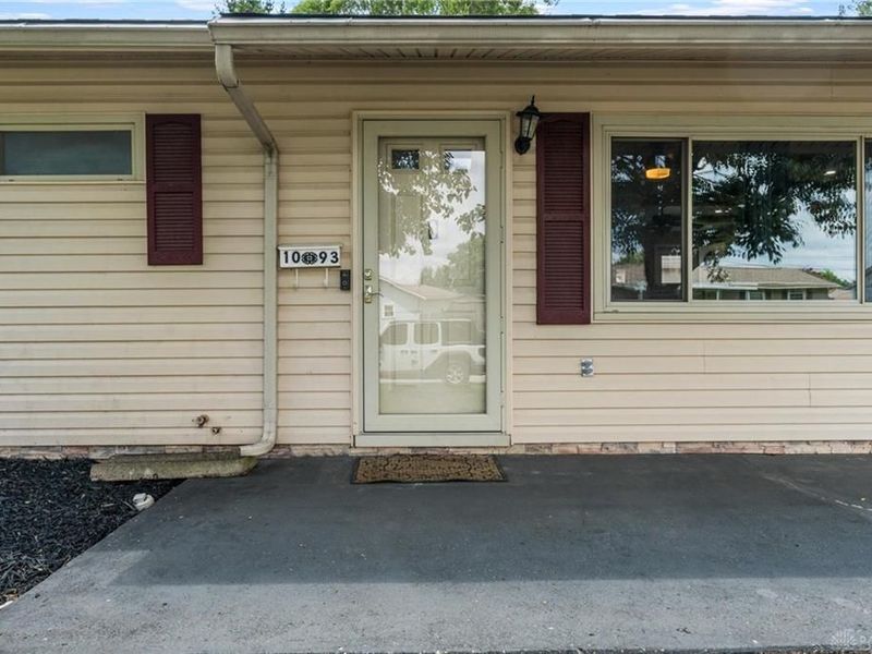 1093 Frost Circle Drive, Xenia, OH 45385 Photo 10
