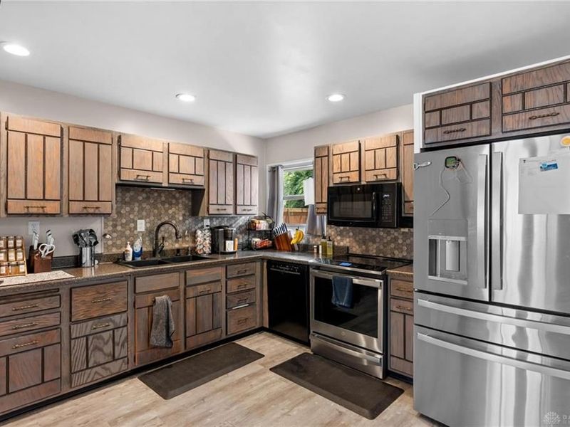 1093 Frost Circle Drive, Xenia, OH 45385 Photo 17