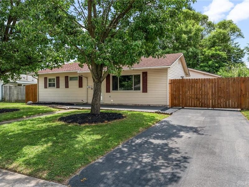 1093 Frost Circle Drive, Xenia, OH 45385 Photo 3