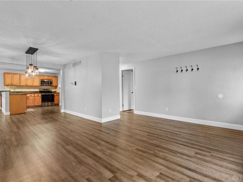 5469 Woodgate Drive, Huber Heights, OH 45424 Photo 13