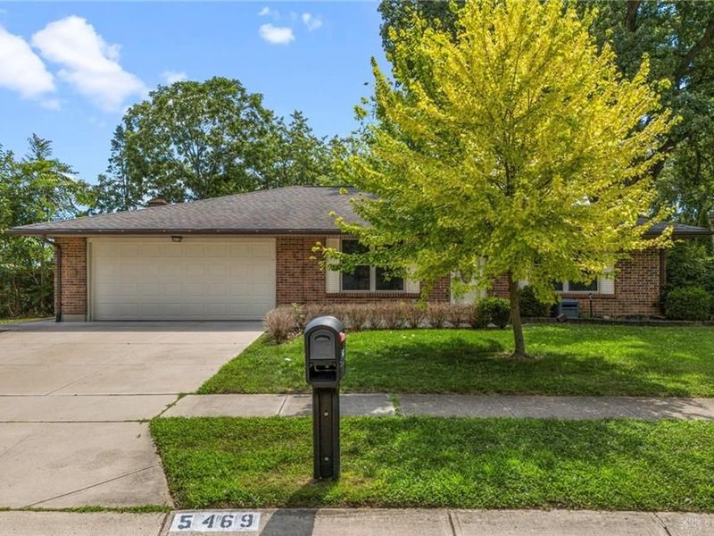 5469 Woodgate Drive, Huber Heights, OH 45424 Photo 2