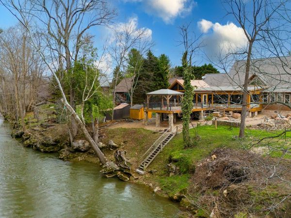 1956 Pittman Center Road , Sevierville, TN 37876