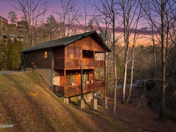 625 Gatlinburg Falls Way , Gatlinburg, TN 37738