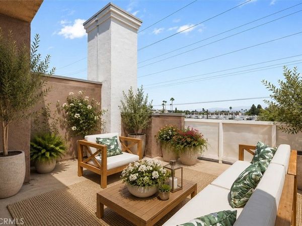 11622 Oxnard Street, North Hollywood, CA 91606