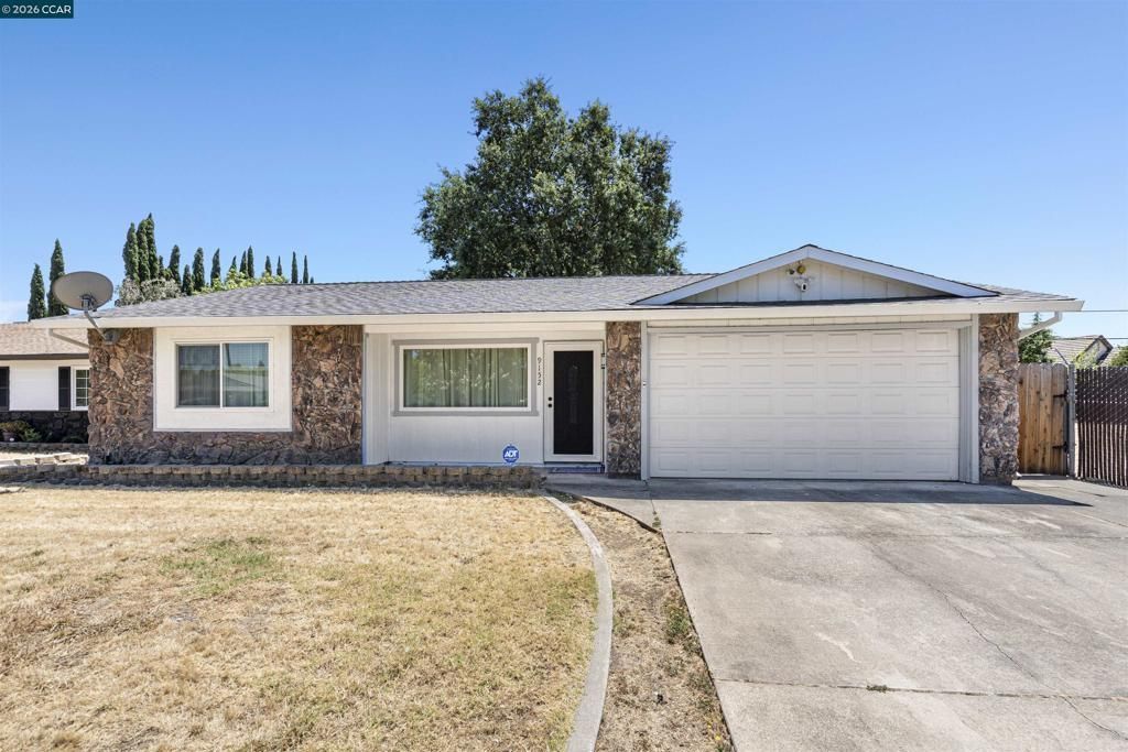 9152 Castlebar Way, Sacramento, CA 95826 Main Photo