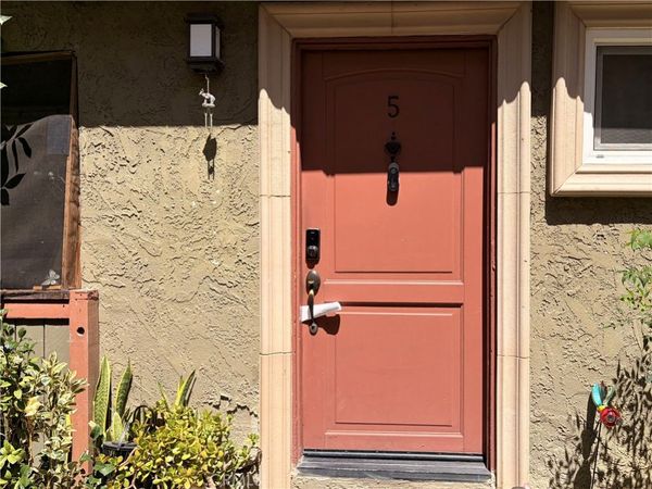 20146 Cohasset Street, Unit 5, Winnetka, CA 91306