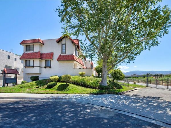 27610 Nugget Drive, Unit 1, Canyon Country, CA 91387
