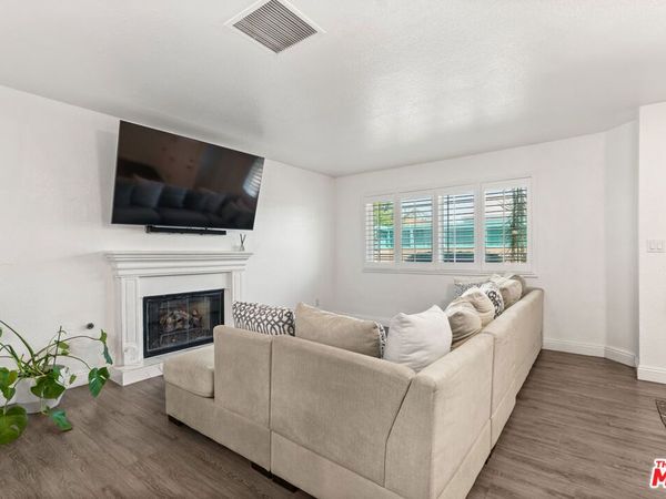 4241 1/2 Lennox Boulevard, Unit B, Inglewood, CA 90304