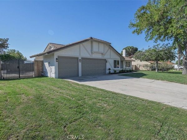 211 W Columbine Avenue, Rialto, CA 92377
