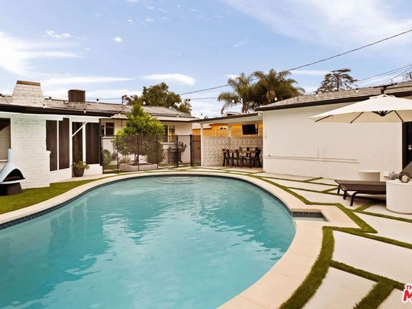 8789 Sylmar Avenue, Los Angeles, CA 91402