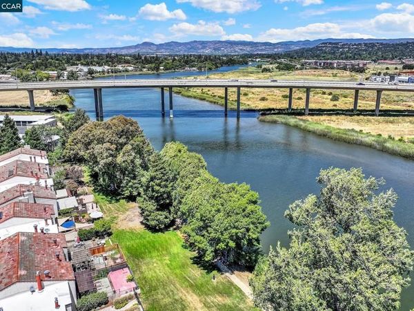 908 Marina Dr, Napa, CA 94559