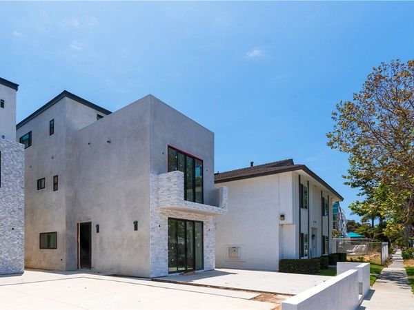 418 20th, Huntington Beach, CA 92648