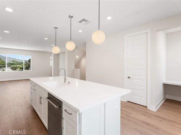 101 Sorrel Court, Burbank, CA 91506