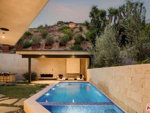 1205 Las Lomas Place, Pacific Palisades, CA 90272
