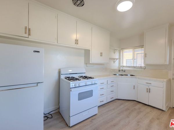 233 E Alameda Avenue, Unit A, Burbank, CA 91502