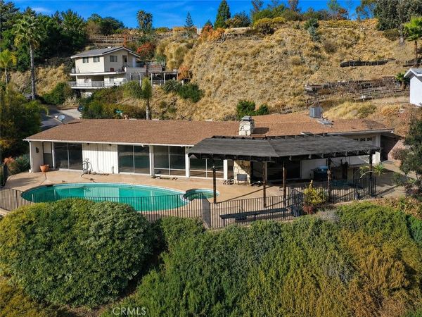1300 Paseo Redondo, Burbank, CA 91501