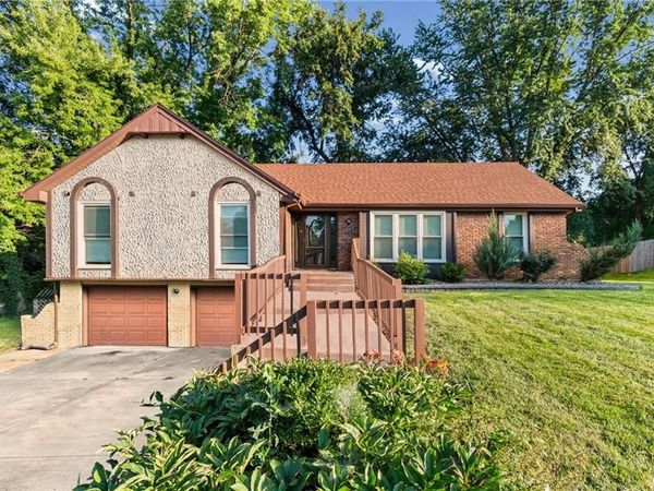403 Kingsley Avenue, Liberty, MO 64068