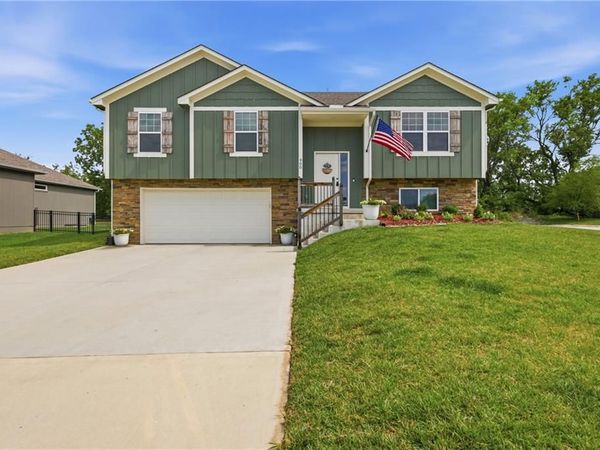 900 Crestwood Drive, Grain Valley, MO 64029