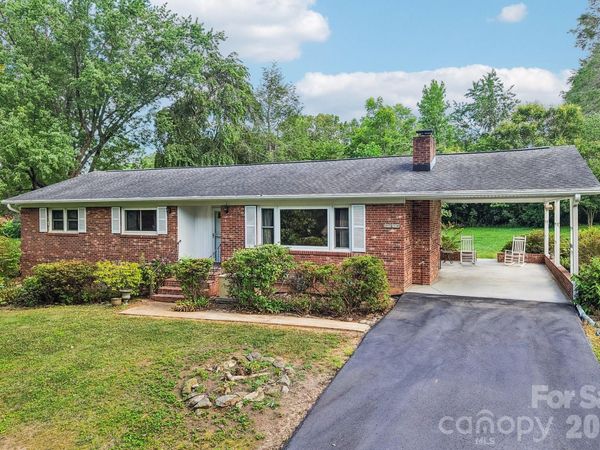 3157 Florida Drive, Hendersonville, NC 28792