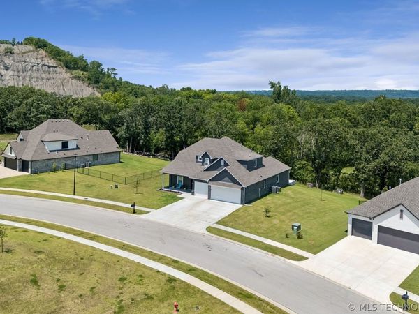 18983 Round Mountain Road, Catoosa, OK 74015
