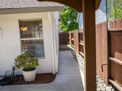 8809 Bridalsmith Dr, Sacramento, CA 95828 Photo