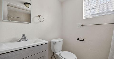 2398 Oakmont St, Sacramento, CA 95815 Photo