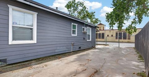 2398 Oakmont St, Sacramento, CA 95815 Photo