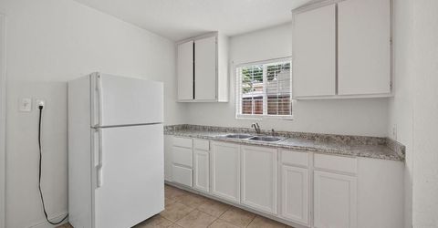 2398 Oakmont St, Sacramento, CA 95815 Photo