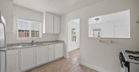 2398 Oakmont St, Sacramento, CA 95815 Photo