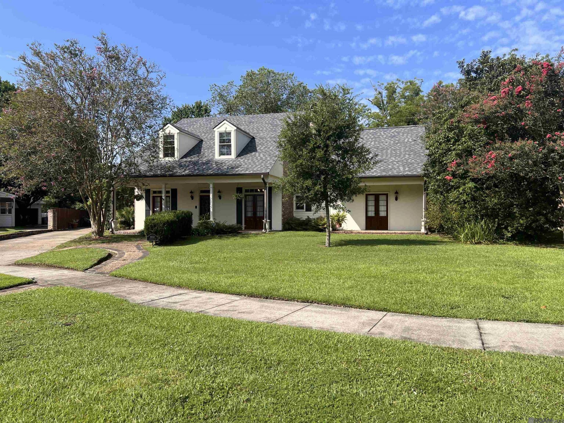 6832 S Woodgate Ct, Baton Rouge, LA 70808 Main Photo