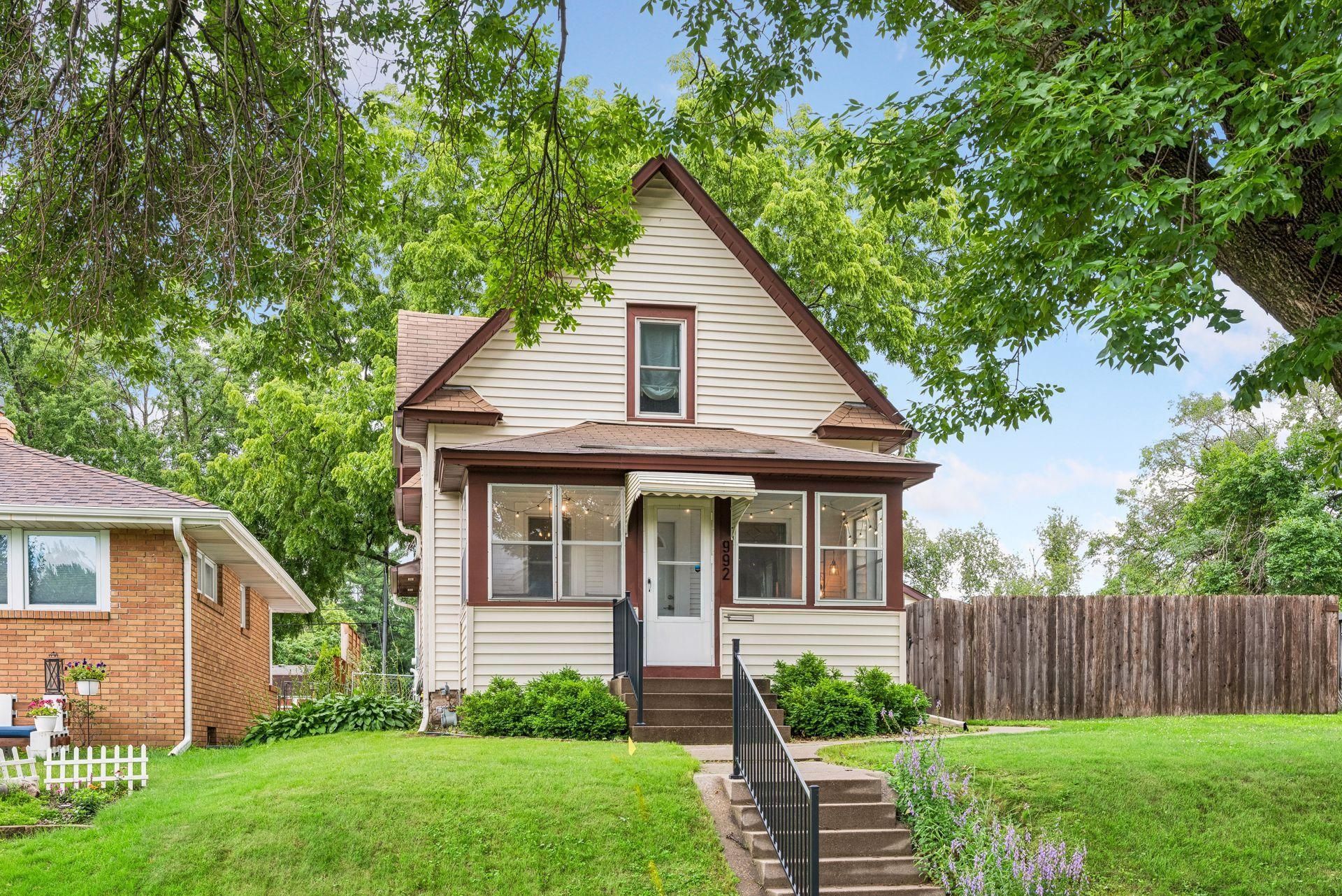 992 Bellows Street , West Saint Paul, MN 55118