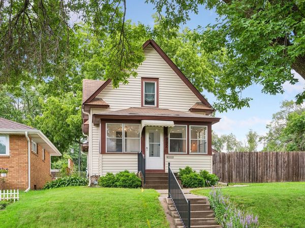 992 Bellows Street , West Saint Paul, MN 55118