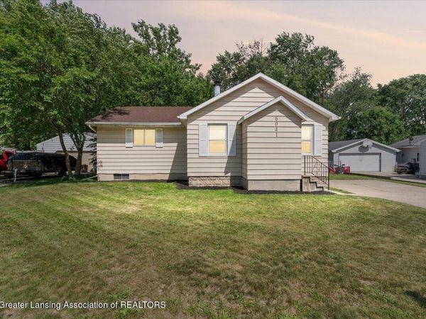 6041 Hilliard Road, Lansing, MI 48911
