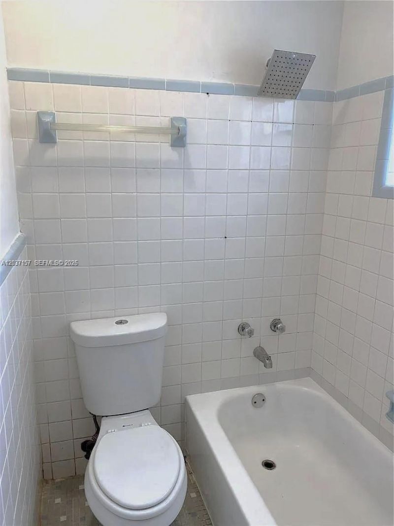 2010 NW 70th St, Miami, FL 33147 Photo