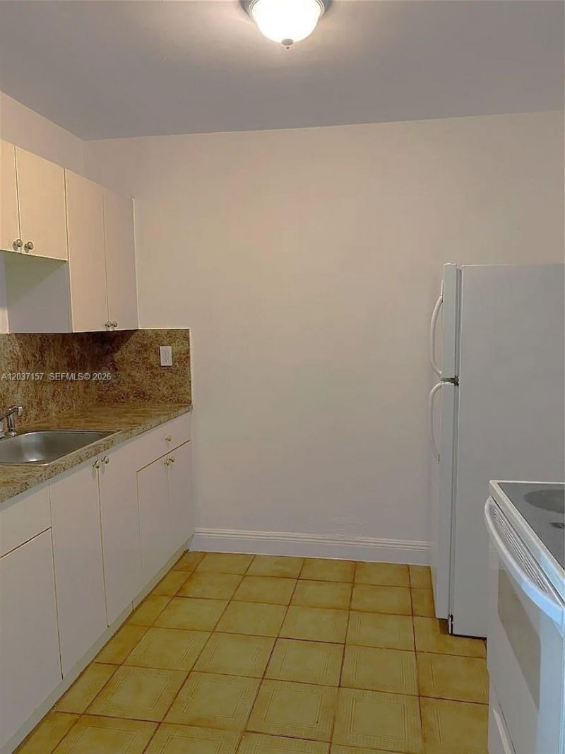 2010 NW 70th St, Miami, FL 33147 Photo