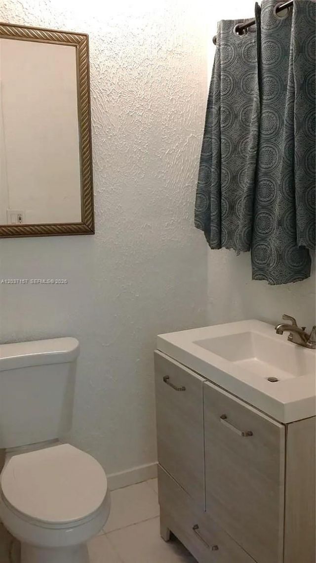 2010 NW 70th St, Miami, FL 33147 Photo